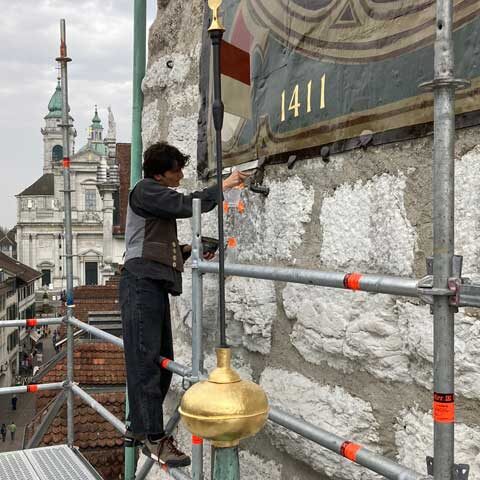 wirheilenundformenstein-zeitglockenturm-solothurn-arbeit-am-mauerwerk-auf-geruest-2